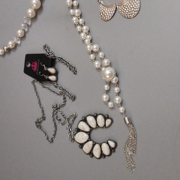 Lot of 4 necklaces and 4 earrings - Picture 2 of 3